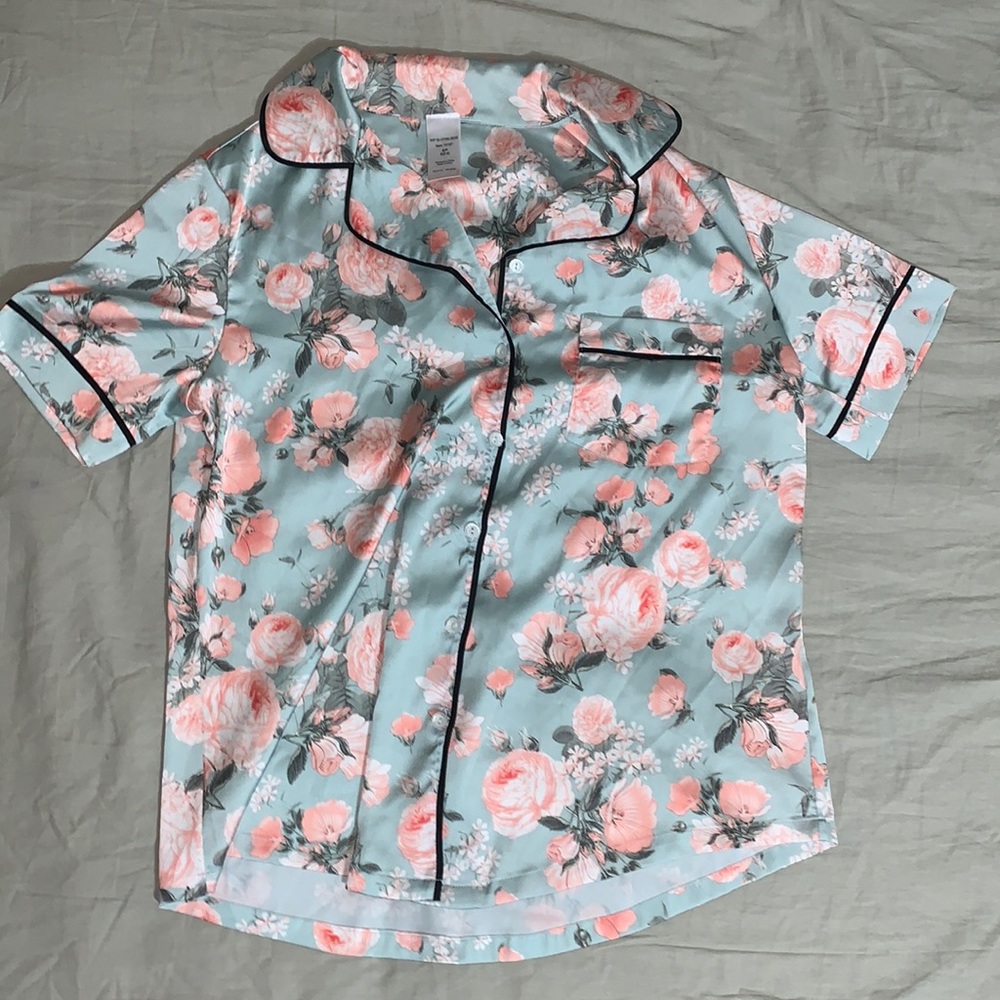 👚 Silky Night Shirt 👚 Women’s Size Small